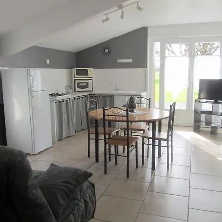 De La Seugne Pres De Jonzac Clion (Charente-Maritime)