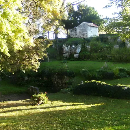 De La Seugne Pres De Jonzac Holiday home