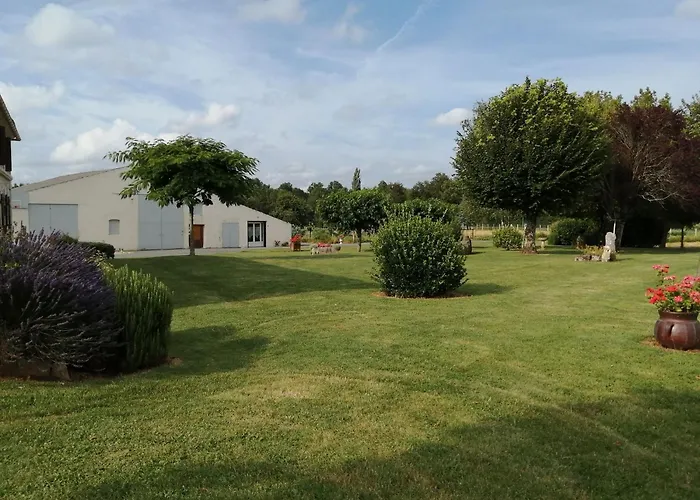 De La Seugne Pres De Jonzac Сasa de vacaciones *